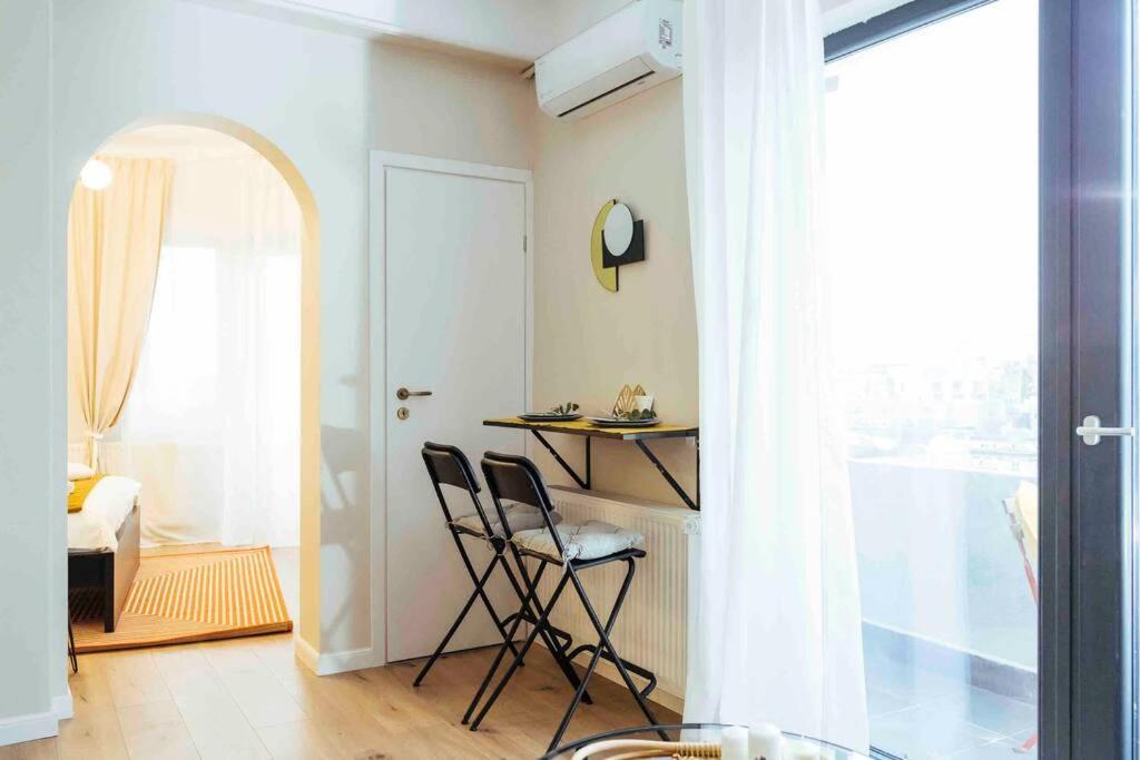 Stunning Views - Top Location - Netflix + Balcony Bukarest Eksteriør billede