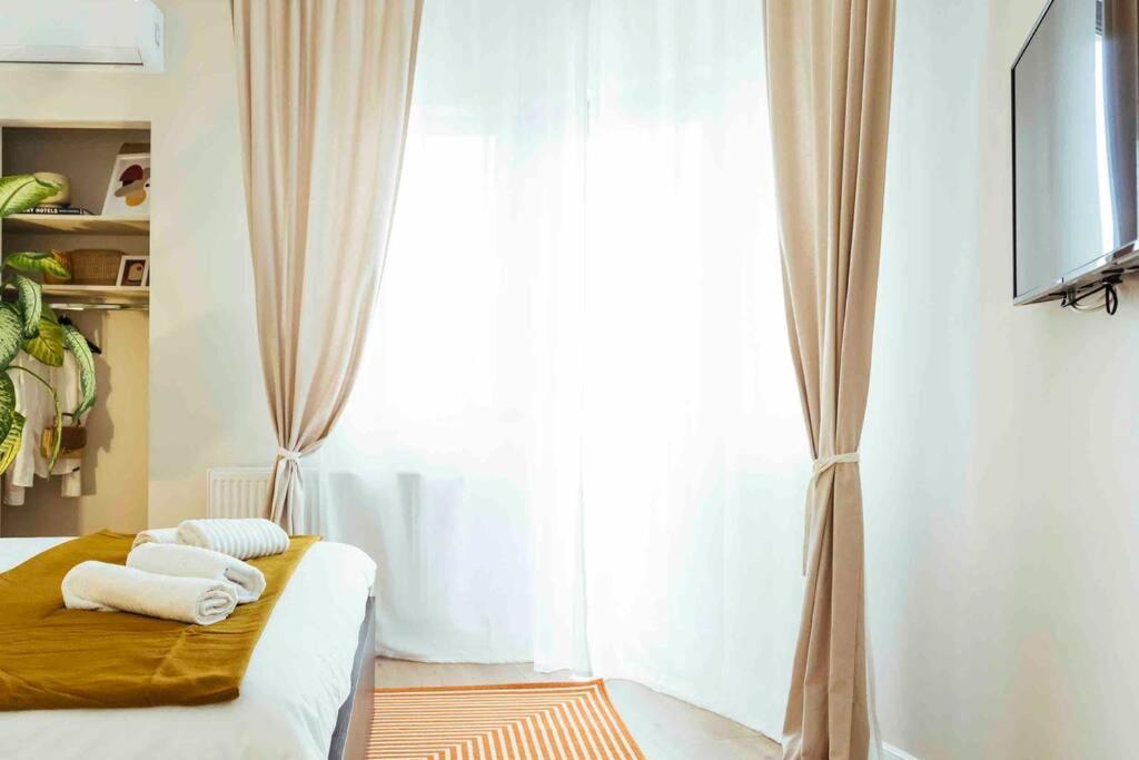 Stunning Views - Top Location - Netflix + Balcony Bukarest Eksteriør billede
